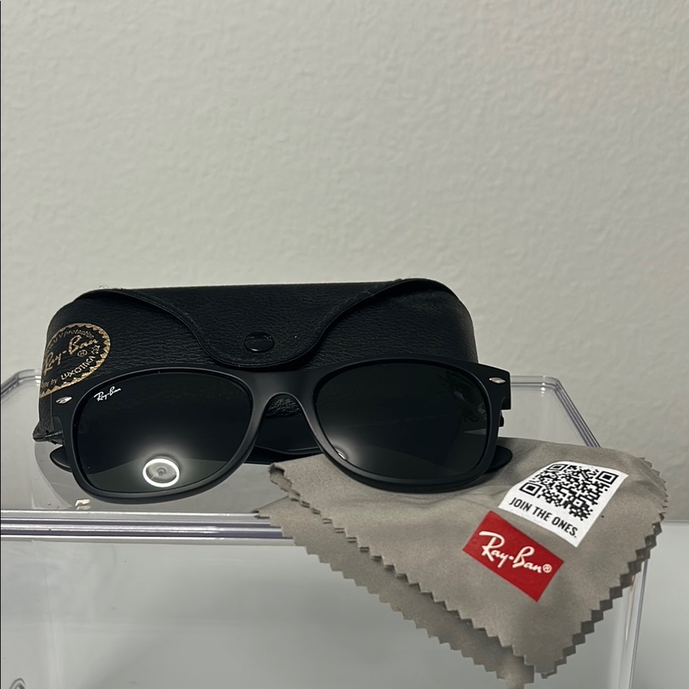 Ray-Ban Black Wayfarer Sunglasses